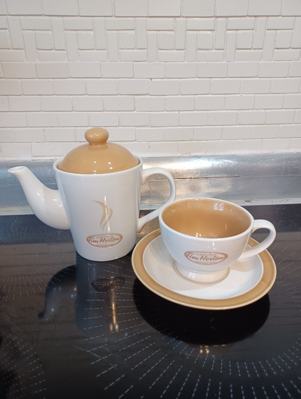 Tim Hortons Collectible 2006 Teapot with Matching Tea Cup & Saucer Always Fresh